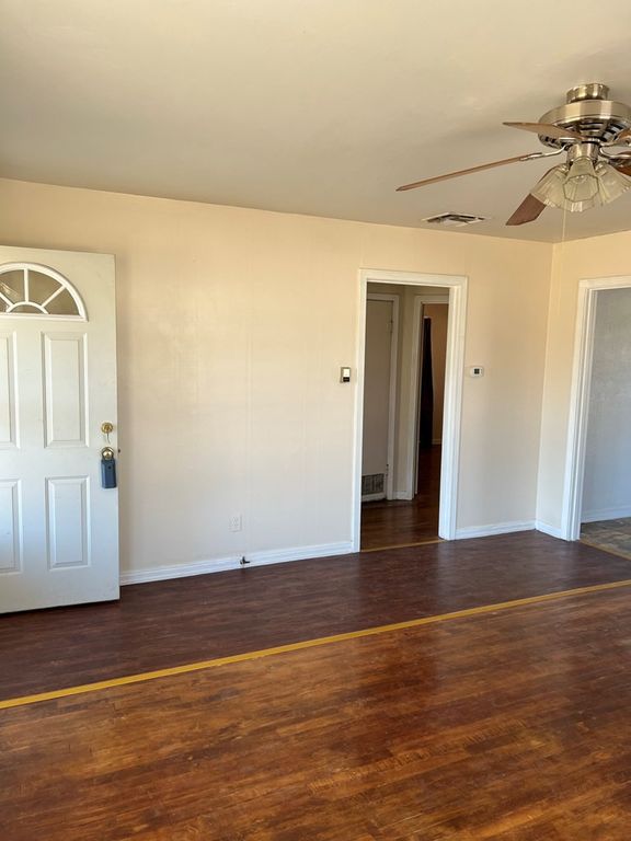 Image 4 of property listing at 1201 Clairmont Street, San Angelo, TX 76905