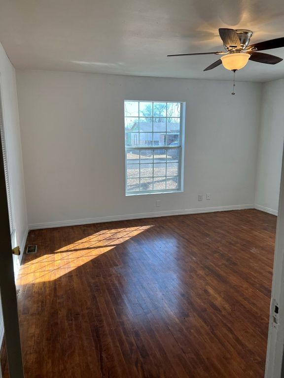 Image 6 of property listing at 1201 Clairmont Street, San Angelo, TX 76905