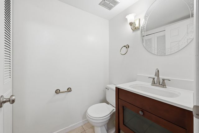 377 Farmingdale Circle 377, Vernon Hills, IL 60061