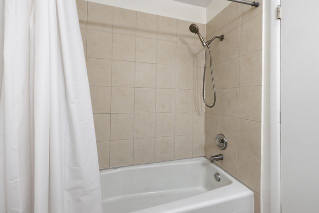 377 Farmingdale Circle 377, Vernon Hills, IL 60061