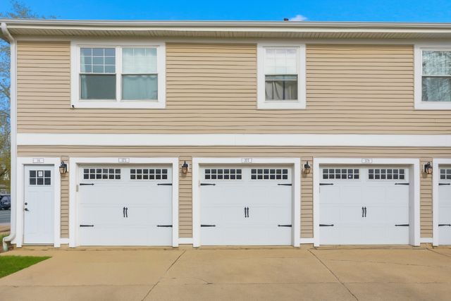 377 Farmingdale Circle 377, Vernon Hills, IL 60061