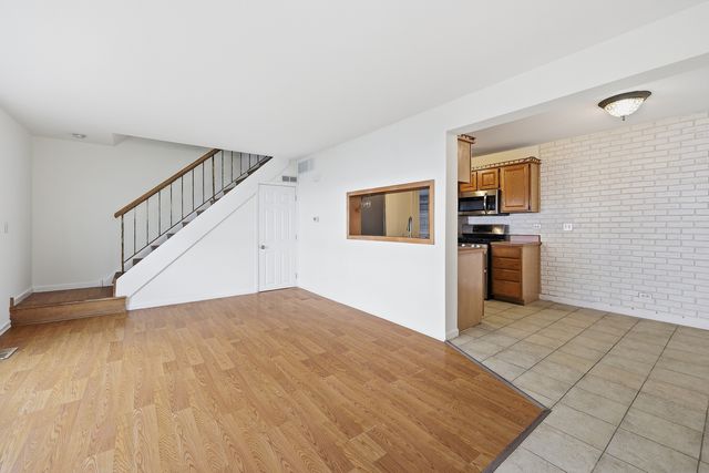 377 Farmingdale Circle 377, Vernon Hills, IL 60061