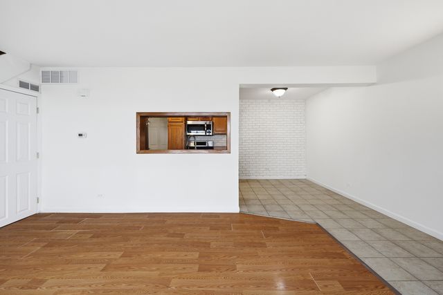 377 Farmingdale Circle 377, Vernon Hills, IL 60061