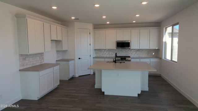 15233 W GRAY FOX Trail, Surprise, AZ 85387