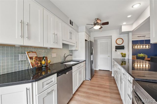 1525 Hampton Hall Drive 7, Chesterfield, MO 63017