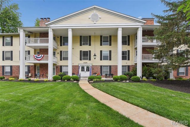 1525 Hampton Hall Drive 7, Chesterfield, MO 63017