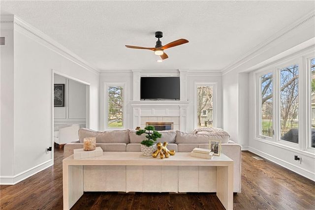 5212 W 129 Street, Leawood, KS 66209