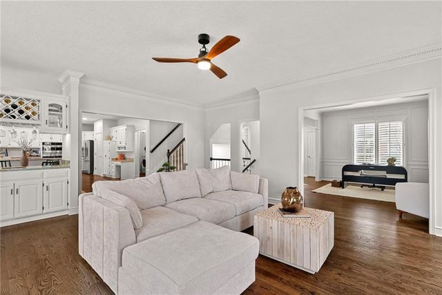 5212 W 129 Street, Leawood, KS 66209