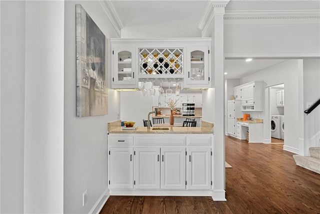 5212 W 129 Street, Leawood, KS 66209