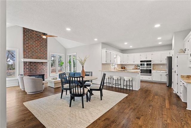 5212 W 129 Street, Leawood, KS 66209