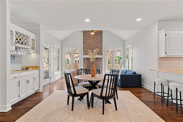 5212 W 129 Street, Leawood, KS 66209