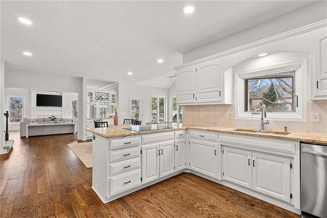 5212 W 129 Street, Leawood, KS 66209