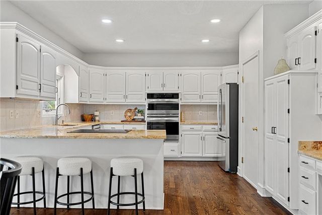 5212 W 129 Street, Leawood, KS 66209