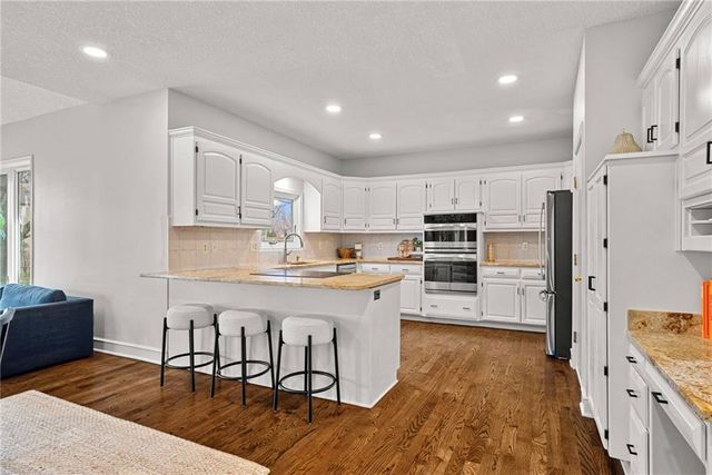 5212 W 129 Street, Leawood, KS 66209