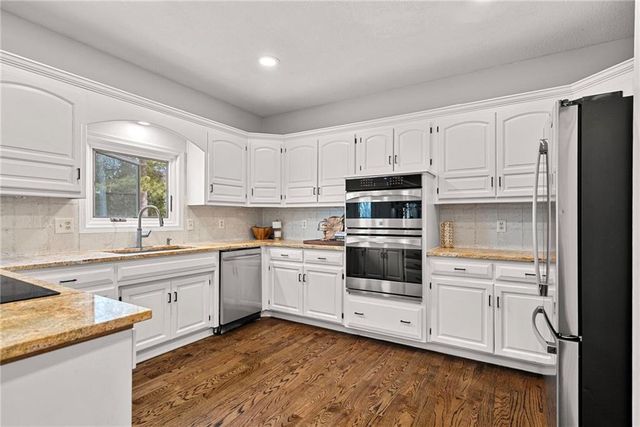 5212 W 129 Street, Leawood, KS 66209