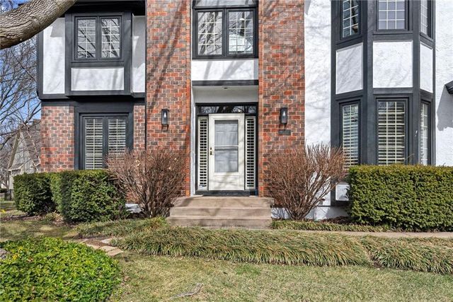 5212 W 129 Street, Leawood, KS 66209