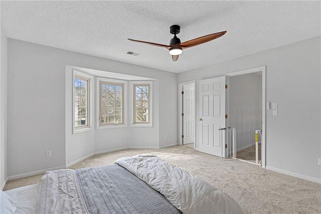 5212 W 129 Street, Leawood, KS 66209