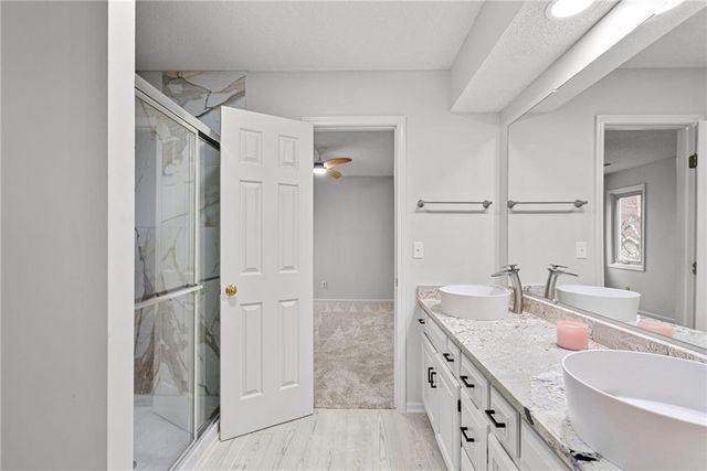 5212 W 129 Street, Leawood, KS 66209