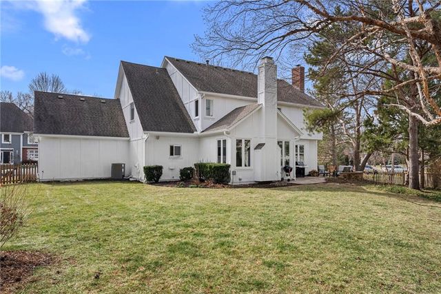 5212 W 129 Street, Leawood, KS 66209