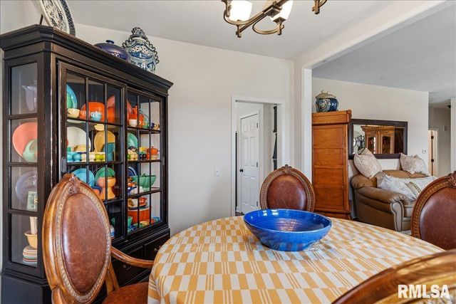 537 AUGUSTA Drive, Chatham, IL 62629