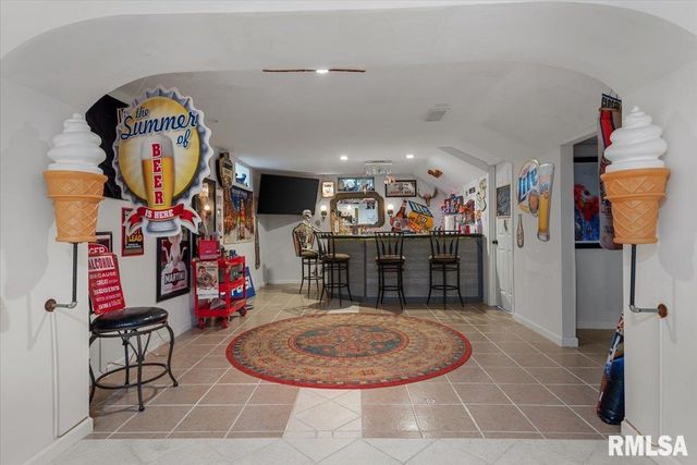 537 AUGUSTA Drive, Chatham, IL 62629