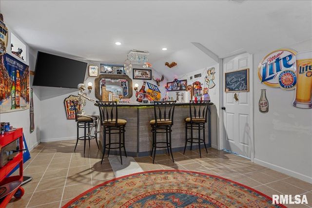 537 AUGUSTA Drive, Chatham, IL 62629