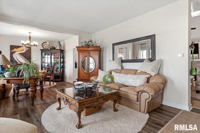 537 AUGUSTA Drive, Chatham, IL 62629
