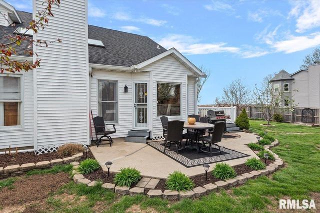 537 AUGUSTA Drive, Chatham, IL 62629