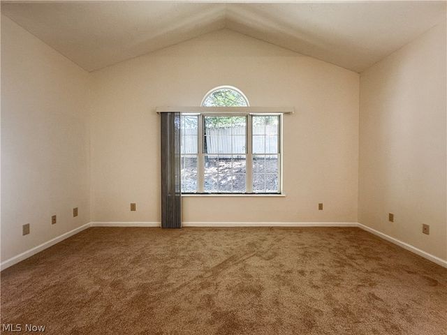 7 Woodland Chase Boulevard, Niles, OH 44446