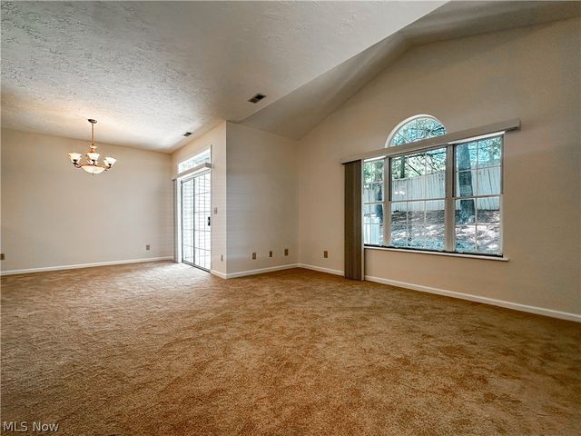7 Woodland Chase Boulevard, Niles, OH 44446