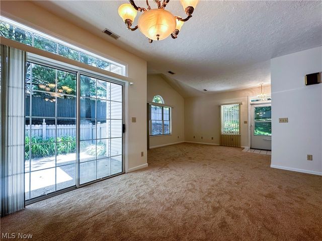 7 Woodland Chase Boulevard, Niles, OH 44446