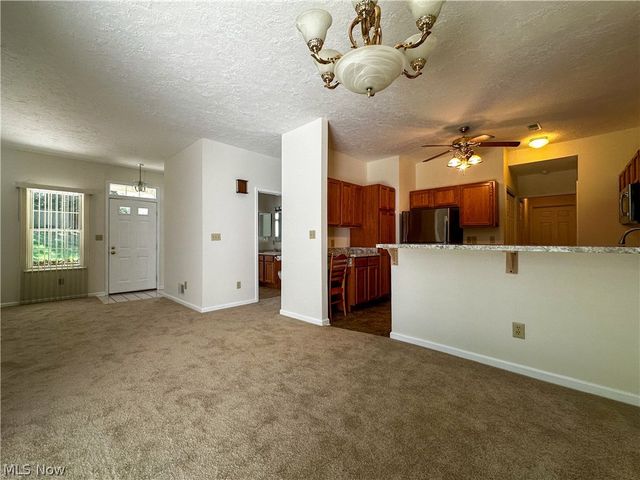 7 Woodland Chase Boulevard, Niles, OH 44446