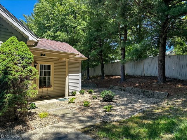 7 Woodland Chase Boulevard, Niles, OH 44446
