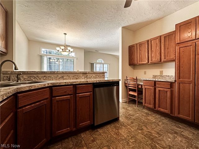 7 Woodland Chase Boulevard, Niles, OH 44446