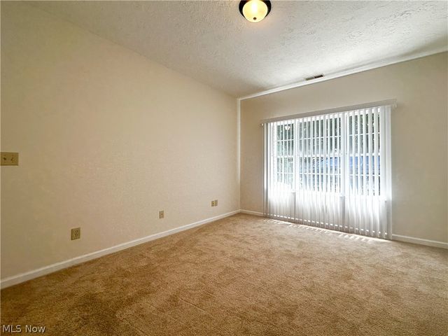 7 Woodland Chase Boulevard, Niles, OH 44446