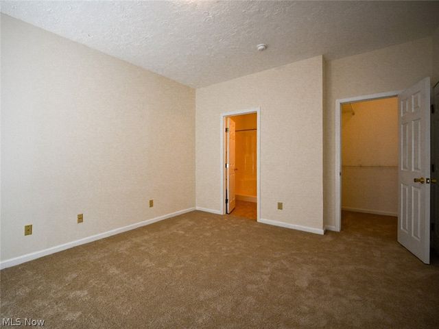 7 Woodland Chase Boulevard, Niles, OH 44446