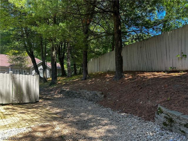 7 Woodland Chase Boulevard, Niles, OH 44446