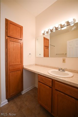 7 Woodland Chase Boulevard, Niles, OH 44446