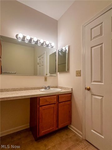 7 Woodland Chase Boulevard, Niles, OH 44446
