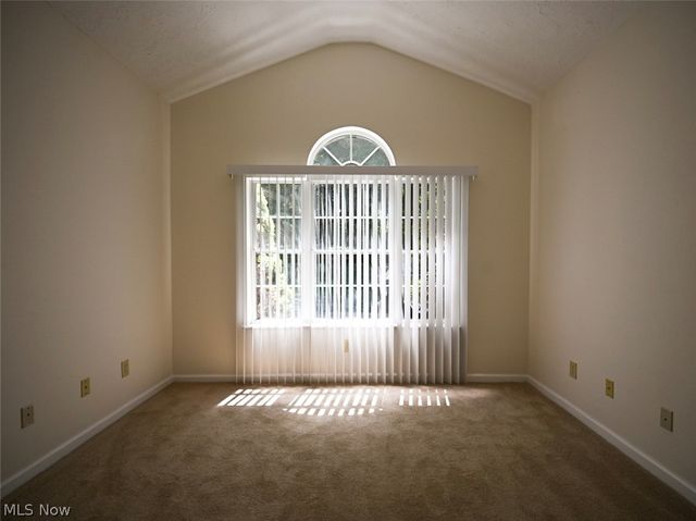 7 Woodland Chase Boulevard, Niles, OH 44446