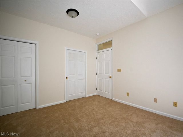 7 Woodland Chase Boulevard, Niles, OH 44446