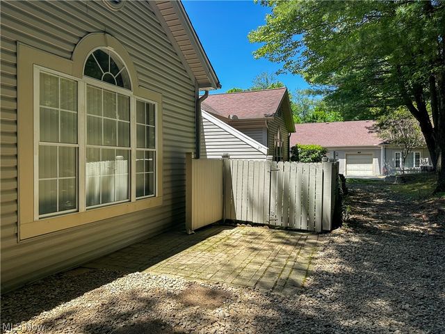 7 Woodland Chase Boulevard, Niles, OH 44446
