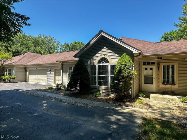 7 Woodland Chase Boulevard, Niles, OH 44446