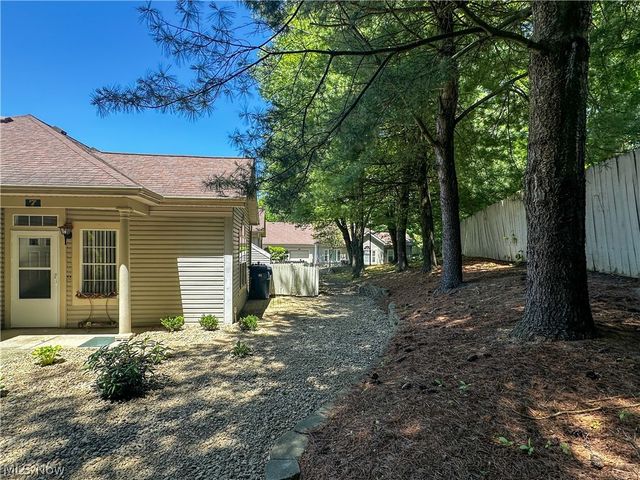 7 Woodland Chase Boulevard, Niles, OH 44446