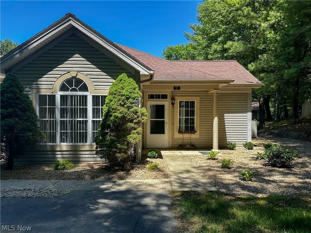 7 Woodland Chase Boulevard, Niles, OH 44446