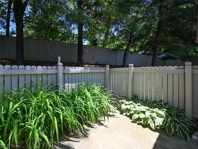 7 Woodland Chase Boulevard, Niles, OH 44446