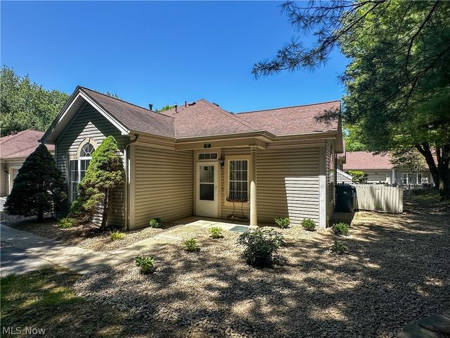 7 Woodland Chase Boulevard, Niles, OH 44446
