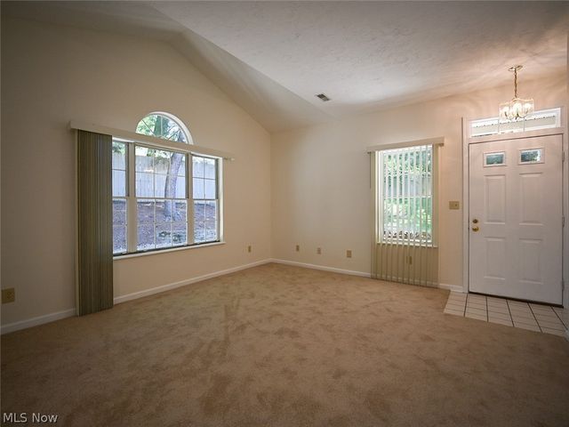 7 Woodland Chase Boulevard, Niles, OH 44446