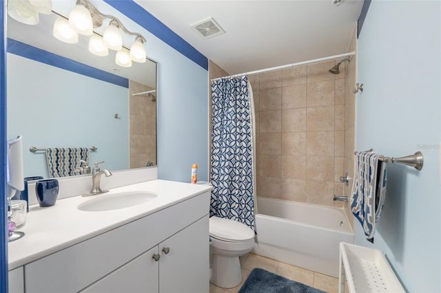 2515 SW 35TH PLACE 219, Gainesville, FL 32608