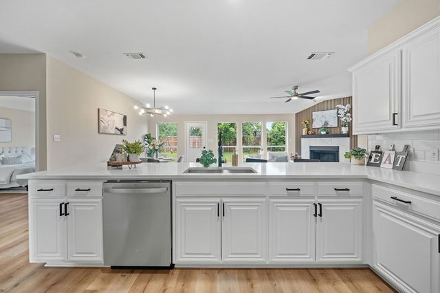 837 Morgan Drive, Burleson, TX 76028